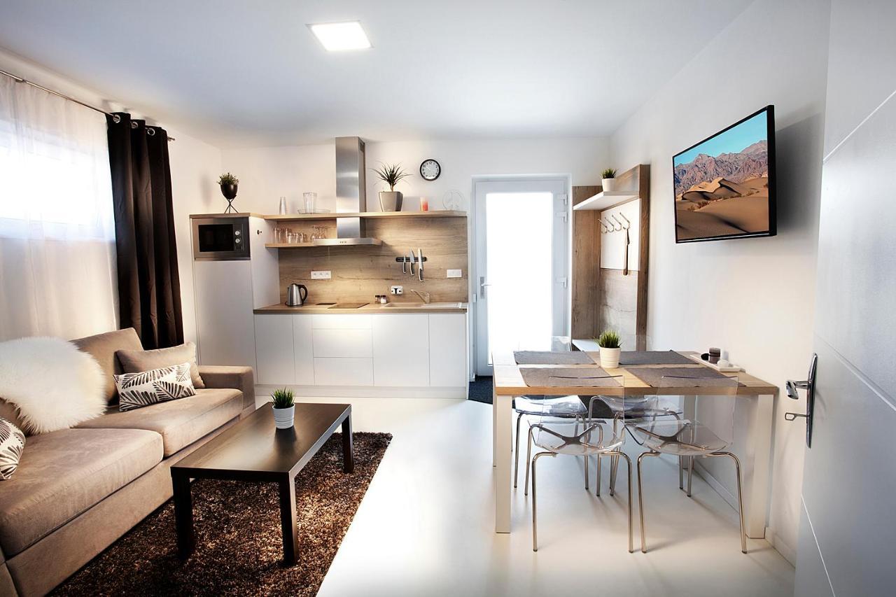 Apartmany Ladná Eksteriør billede